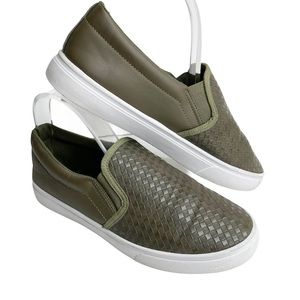 Bella Slip-on Green Shoes Sz 10 Faux Crocodil